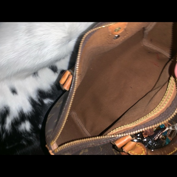 Authentic Louis Vuitton Speedy Bag - Picture 6 of 8